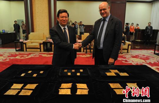 法国再向中国返还24件流失出境文物(图)
